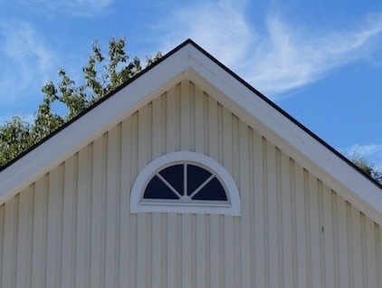 Halvmånefönster garage
