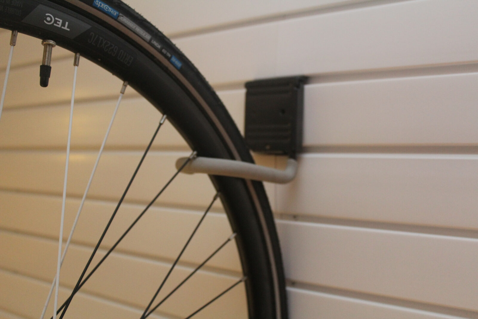 Cykelkrok till väggpanel i närbild