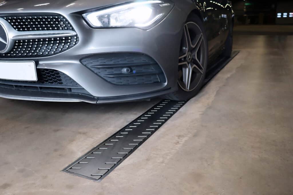 Avdunstningsränna garage i design i garagemiljö